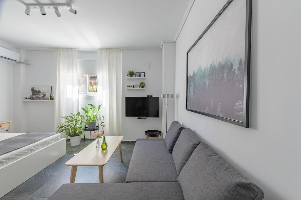 In Lower Pangrati 650m Evangelismo Metro Apartment